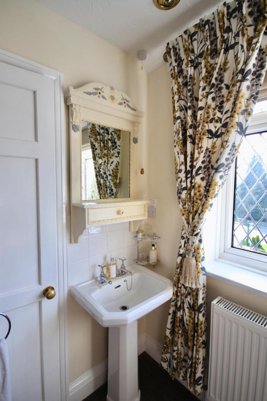 Windrush House Bed & Breakfast บรอดเวย์ ภายนอก รูปภาพ